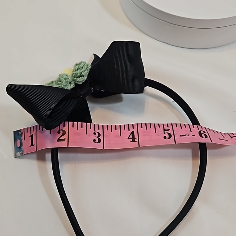 Hand Crafted Black Bow Hairband Hand Knit Crochet Green Puffy Flower Feminine - Picture 16 of 17